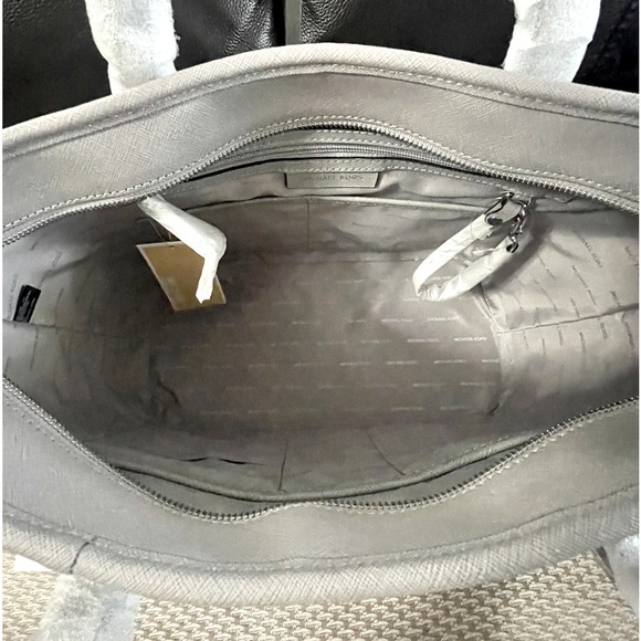 Michael Kors Jet Set Travel Tote Bag Pearl Grey - Picture 7 of 13